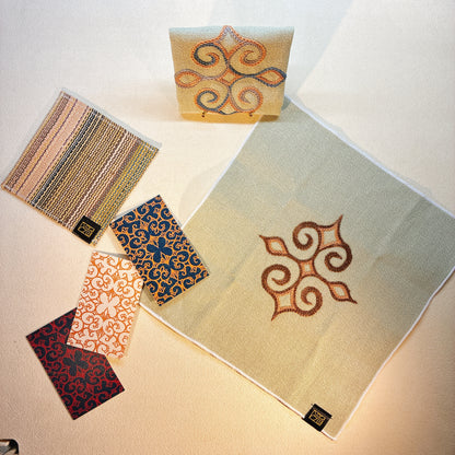 アイヌ刺繡ハンカチ（よもぎ染め）
