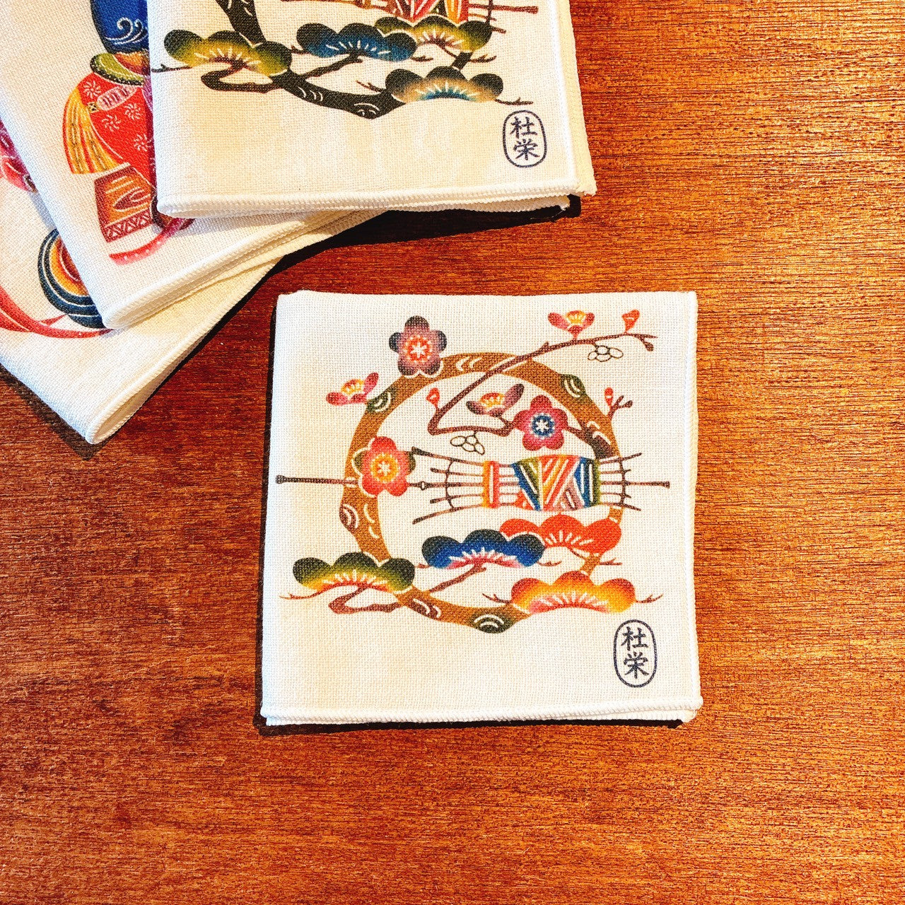 梅松と糸車（琉球紅型ハンカチ）