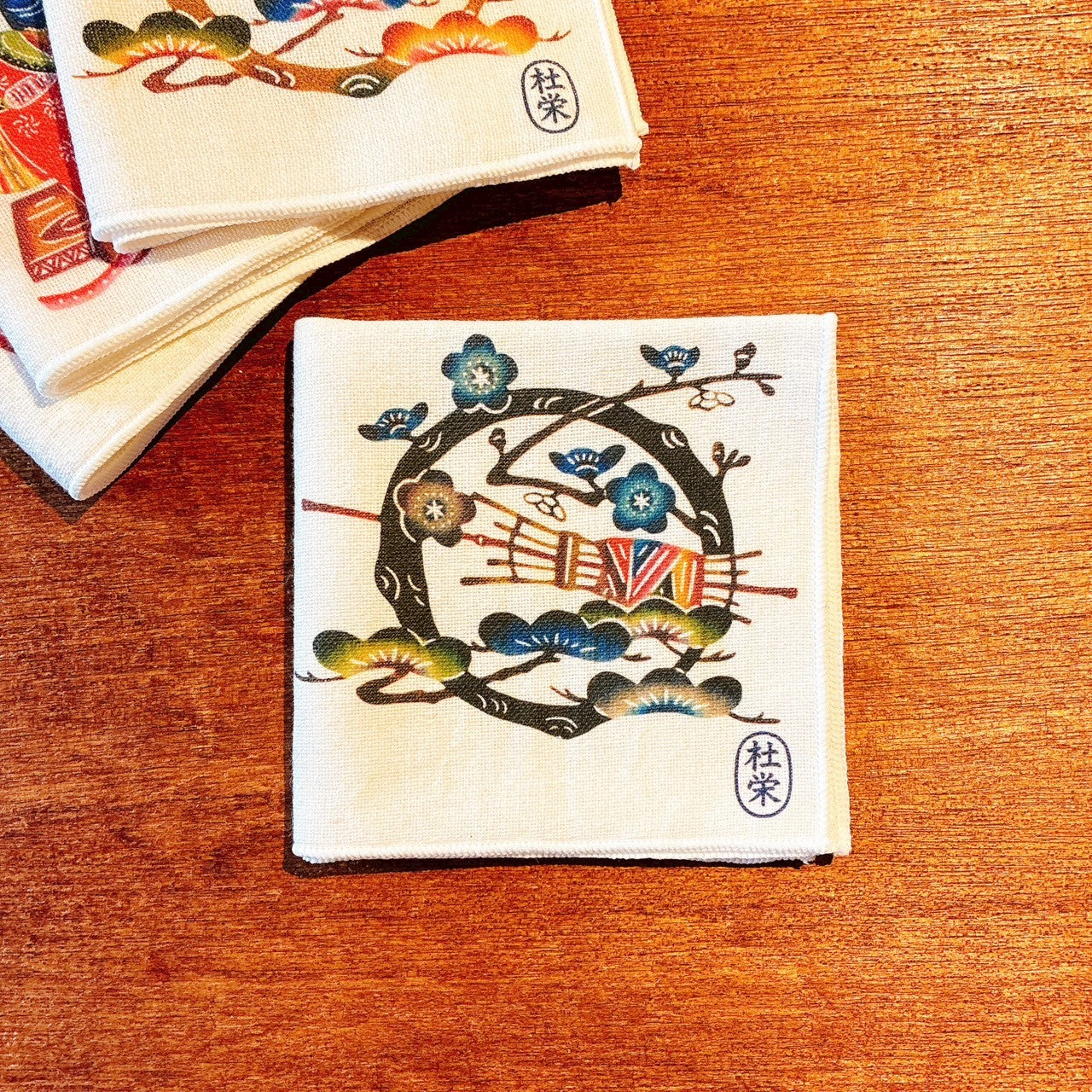 梅松と糸車（琉球紅型ハンカチ）